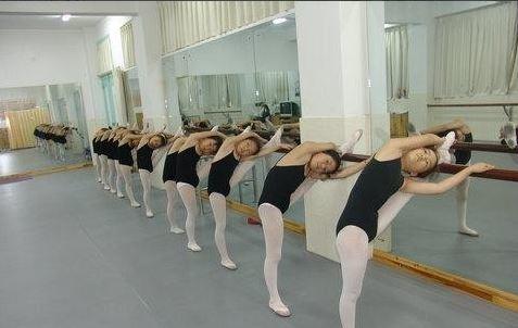 国产丝袜舞蹈生剧情视频,激情四溢的舞动青春