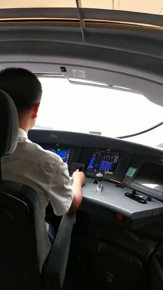 国产高铁驾驶室视频播放,科技与速度的完美融合