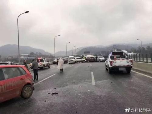 国产电动车坠桥事故视频